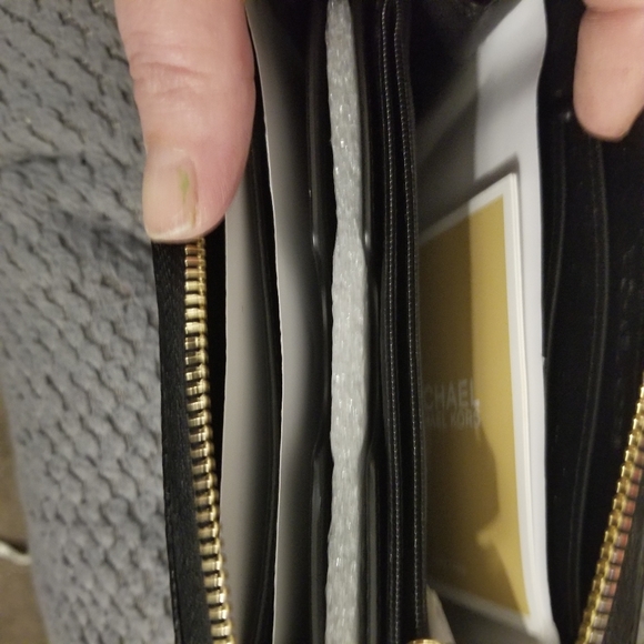 Nwt Michael Kors jet set travel wallet - Picture 3 of 5